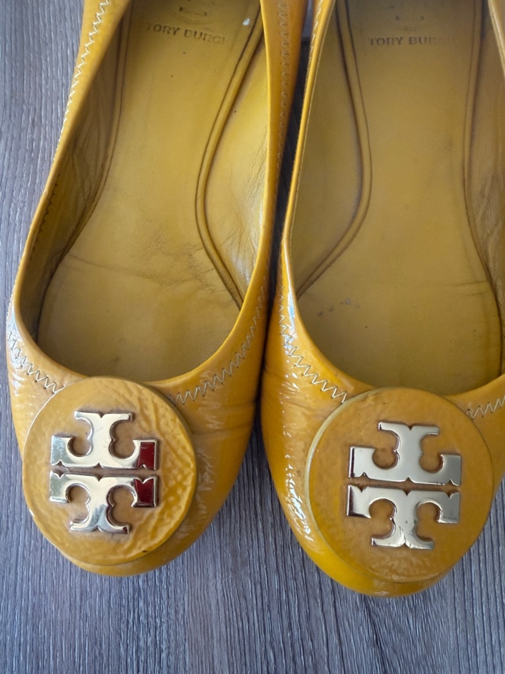 Tory Burch Mustard Yellow Logo Round-Toe Ballet Flats - Picture 3 of 10